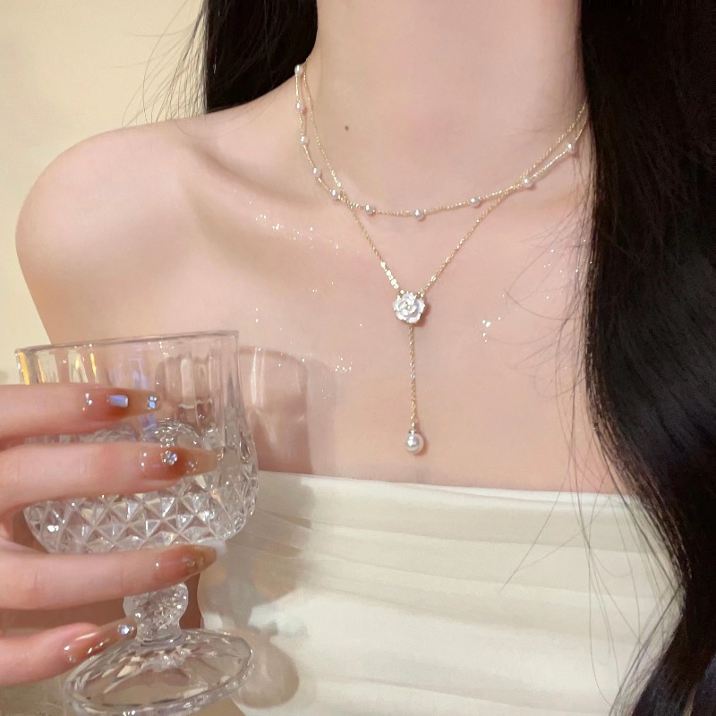 Layered Pendant Necklace Aesthetic - สร้อยคอจี้ดอกคามิลเลียสองชั้นสไตล์ Y2K พร้อมสร้อยไข่มุกสำหรับผู้หญิง เครื่องประดับดอกไม้สุดหรู ของขวัญสวยงาม ขายส่ง