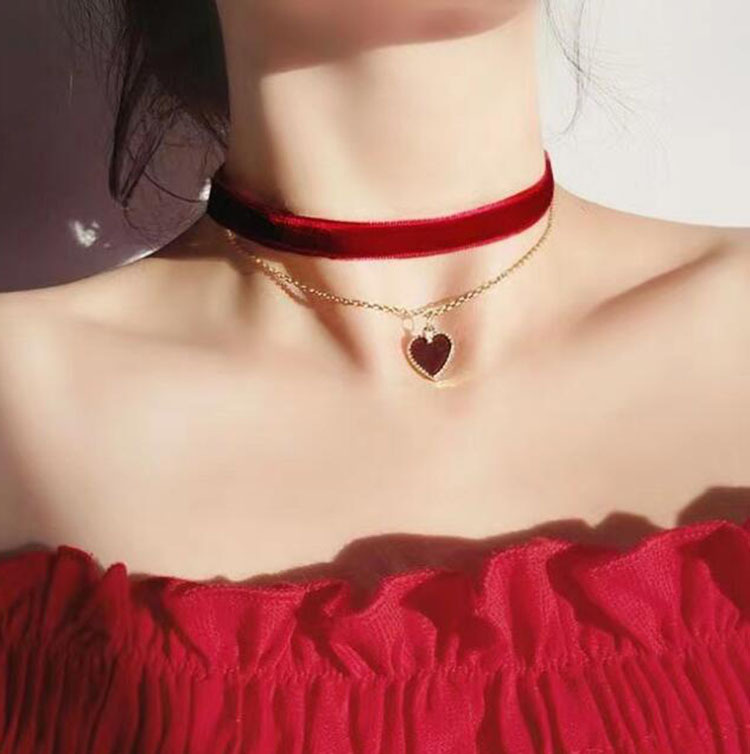 Layered Pendant Necklace Aesthetic - สร้อยคอโชคเกอร์สองชั้นสไตล์โรแมนติก จี้รูปหัวใจกำมะหยี่สีแดง สไตล์วินเทจ กอธิค สวยงามแบบ Y2K