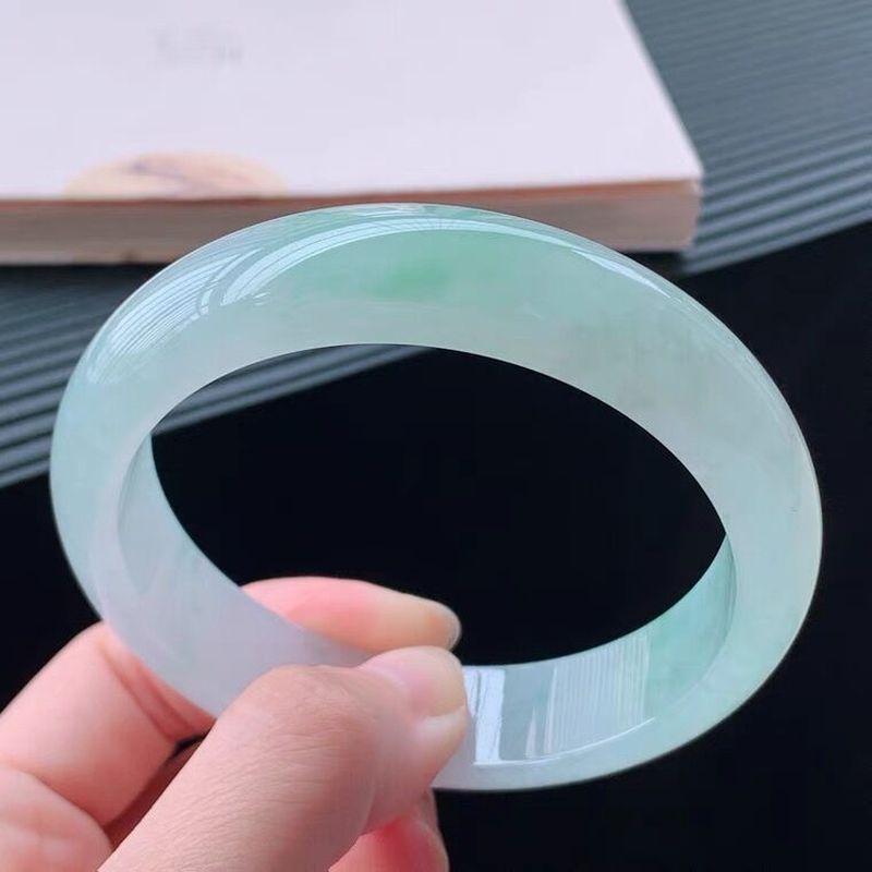 สร้อยข้อมือหยกโปร่งแสงสีเดียวแ - Bracelets บทวิจารณ์และราคา