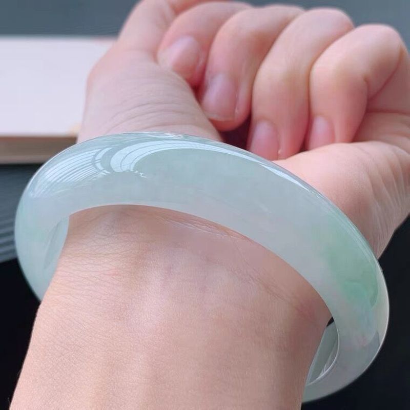 สร้อยข้อมือหยกโปร่งแสงสีเดียวแ - Bracelets บทวิจารณ์และราคา